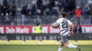 Nach der schwachen Hinrunde vertärkt sich der SV Sandhausen mit Mittelstürmer Lucas Ehrlich vom FC Augsburg II, um den Rückstand auf die Tabellenspitze noch aufzuholen.