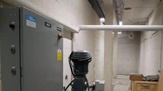 Mit diesem Motor wird der Boden des Lehrschwimmbeckens künftig mechanisch angehoben oder gesenkt, um die Wassertiefe zu verändern.