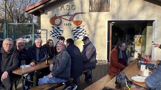 Gute Laune beim Glühweinfest des Motorsportclubs Ketsch, das sich in diesem Jahr über ideales Wetter freuen durfte.