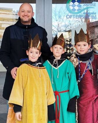 Besucher des Rathauses werden gesegnet. Pascal Seidel freut es.