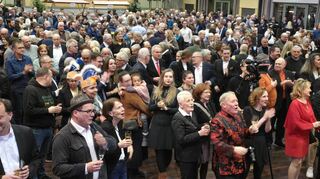 Die Pause hat der Anziehungskraft nicht geschadet: Viele Speyerer sind der Einladung zum wieder aufgelegten Neujahrsempfang in die Stadthalle gefolgt, um im großen Saal den Worten der Oberbürgermeisterin zu folgen.