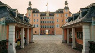 Der Schwetzinger Schlosspark ist am Mittwoch wegen Glätte zeitweise gesperrt worden.