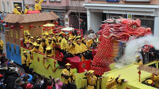 Fröhlich, friedlich und einfallsreich: So wünscht sich der HMV auch den 64. Hockenheimer Fasnachtszug. 2023 warnte der Fides Carneval-Club humorvoll vorm China-Drachen, der alles schlucke.