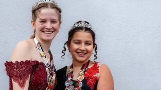 Prinzessin Julia II. vom Krabbelturm und Kinderprinzessin Nele I. von Ball und Schere sind die charmanten Fasnachtsprinzessinnen der „Rohrhöfer Göggel“.