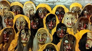Schaurig-schöne Maskenparade: Nur Mitglieder dürfen sie tragen.