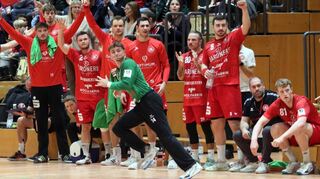 Torwart Luca Berghoffer (grünes Trikot) – hier auf einem Archivbild – ist beim Auswärtssieg der HG Oftersheim/Schwetzingen dabei