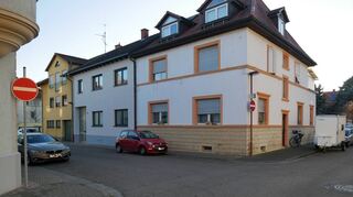 Die Kreuzung zur Luisenstraße wird inzwischen offenbar weniger oft von Falschparkern eingeengt. Durch die Einbahnregelung ist hier aber keine Zufahrt zur Bismarckstraße mehr möglich.