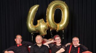 In neuer Besetzung präsentieren sich die „Spitzklicker“ in ihrem 40. Kabarettpro-gramm auf der Bühne der Festhalle.