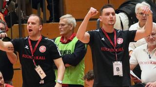 Trainer Christoph Lahme (r.) – hier mit Assistent Justin Hahne – sieht die HG auf einem guten Weg.