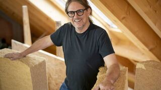 Carsten Herbert, „Energiesparkommissar“ aus Babenhausen, referiert in der Brühler Festhalle zu seinem Sternchenthema.