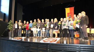 Bürgermeisterin Patricia Rebmann ehrt Bürgerinnen und Bürger aus Eppelheim für besondere ehrenamtliche Verdienste.