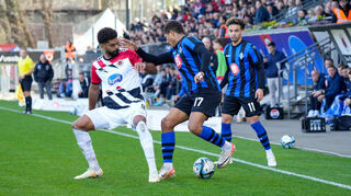 Andre Becker (li., hier im Trikot von Viktoria Köln gegen Samuel Abifade) wechselte im Sommer nach Bielefeld, spielte dort aber nicht die erhoffte Rolle.