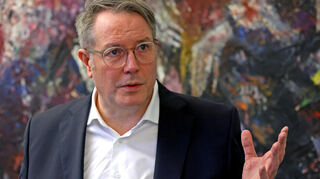 Der rheinland-pfälzische Ministerpräsident Alexander Schweitzer spricht sich für eine Reform der Schuldenbremse aus.