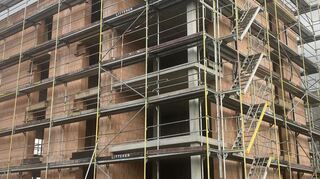 Der Bau des künftigenGemeindewohnhauses in der Albert-Einstein-Straße in Brühlwird bei jeder Ausschreibung günstiger.