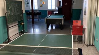 Die Ruhe vor dem Sturm: Tischkicker, Billardtisch und Tischtennisplatte sind bereit für die olympischen Wettkämpfe.