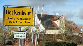 Blick auf das Ortseingangsschild Hockenheim aus Richtung Reilingen kommend. Eine Änderung hätte pro Schild rund 250 Euro plus Aufstellungskosten gekostet.