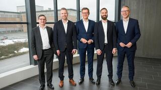 Der Hima-Gesellschafter mit dem Vorstand der Unternehmensgruppe und den Geschäftsführern von Origo Solutions. (v. l.) Dr. Michael Löbig (CFO Hima-Group), Bjørn-Tore Lenes (CEO Origo Solutions), Steffen Philipp (Gesellschafter Hima-Group), Glenn Nystøl (CFO, Origo Solutions), Jörg de la Motte (CEO Hima-Group)
