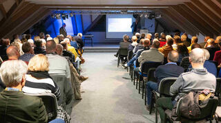 Das Interesse an der Vortragsveranstaltung des Lionsclub Waghäusl mit dem Referenten Prof. Dr. Karsten Pinkwart von der Hochschule Karlsruhe zum Thema Wasserstoff sorgte für einen vollen Vortragsraum im Museum Autovision Altlußheim