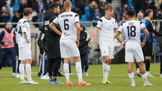 Mannheimer Frust im Saarland: Lukas Klünter, Omer Hanin, Niklas Hoffmann, Sascha Voelcke und Seyhan Yigit nach dem Abpfiff.