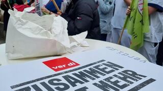 Die Streikenden können sich vor Ort für die Gewerkschaft anmelden.