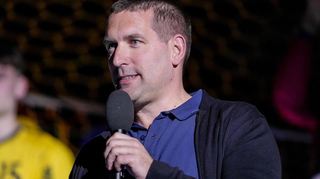 Löwen-Geschäftsführer Holger Bachert wollte sich zu einem möglichen neuen Trikotsponsor noch nicht äußern. Den Standort Mannheim hatte er in der Vergangenheit aber bereits als „großes Plus“ bei der Sponsorenakquise bezeichnet.
