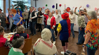 Der Saal steppt.