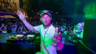 Felix Krächer heizt schon 2024 dem Publikum beim Electric-Horizon-Festival ein. Auch dieses Jahr ist er in Plankstadt wieder mit dabei.