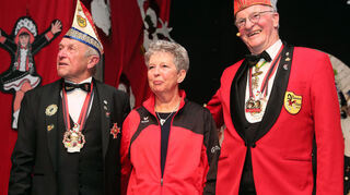 Josef Angresius (v. l.), Rosemarie Frerich und Gerhard Luksch waren schon bei der Gründung der Garde vor 60 Jahren dabei.
