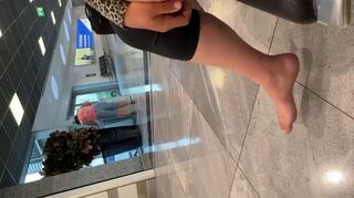 Nino G. beim Suchen von Pfandflaschen am Stuttgarter Flughafen.