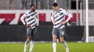 Ein symptomatiasches Bild: Emmanuel Iwe (l.) und Sebastian Stolze sind enttäuscht über die Niederlage.