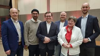 Die Kandidaten für den Bürgermeisterposten in Eppelheim Dietmar Fischer (v.l.), Awais Buttar, Alexander Hahn, Dennis Wiedemann, Hilde Stolz und Matthias Kutsch kommen bei der IG Vereine erstmals zusammen.