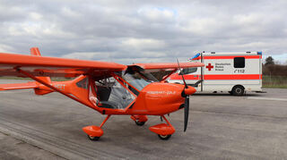 Die Frontscheibe des Flugzeugs zersprang. Der Pilot musste notlanden.