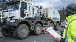 Die Vibrotrucks unterwegs in der Region.