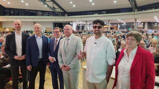 Stellten sich in Eppelheim den Fragen der Bürger: Die Bürgermeisterkandidaten Matthias Kutsch (v.l.), Dietmar Fischer, Alexander Hahn, Dennis Wiedemann, Awais Buttar und Hilde Stolz.