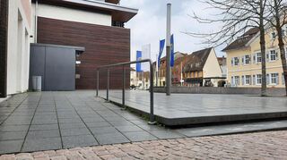 Die Rampe für Rollstuhlfahrer am Lutherhaus ist ein vorbildliches Beispiel für Barrierefreheit. An vielen anderen Stellen in der Stadt herrscht aber Nachholbedarf.