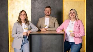 Bewerbungsphase um das Amt der Weinhoheit im vergangenen Jahr: Denise Stripf, die heutige Weinkönigin (links), mit Manuel Reuther und Lara Karr.