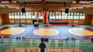 Die Fritz-Mannherz-Hallen sind für den Ringer-Wettkampf gerüstet.