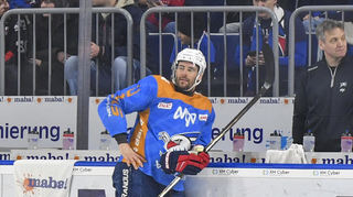 Matthias Plachta freut sich über die Unterstützung der Adler-Fans.