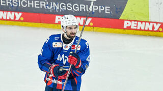 Nick Cicek erzielte bei bislang erst vier Play-off-Treffern der Adler überhaupt eines von zwei Verteidigertoren.