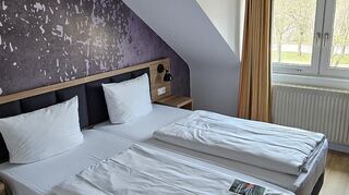 Die Betten im frisch rennovierten Hotel in Schwetzingen sehen einladend aus.