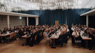 Großer Bahnhof beim Festbankett zum Doppeljubiläum der Freiwilligen Feuerwehr in der Brühler Festhalle.