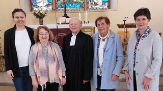 Das Foto zeigt das Vorbereitungsteam: Dr.Anke Inselmann (Kirchengemeinderätin Ketsch/v. l.), Hanna Schwichtenberg (Kirchengemeinderätin Schwetzingen), Professor Dr. Michael Plathow, Renate Schellenberg und Kathrin Quast (Kichengemeinderätin Schwetzingen).