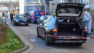 Die mutmaßliche Amokfahrt machte zunächst bundesweit Schlagzeilen, verschwand aber sehr schnell aus der Berichterstattung, nachdem klar war: Der mutmaßliche Täter ist Deutscher.