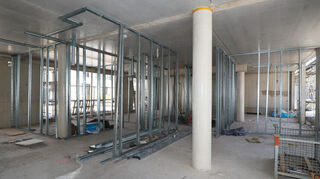 In weniger als einem Jahr werden hier Patienten der Hausarztpraxis Dres. Siebert und Bruger behandelt. Die Raumaufteilung ist bereits sichtbar.