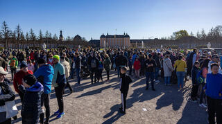 Viele Teilnehmer und noch mehr Zuschauer sind zum Spargellauf in den Schlossgarten gekommen.