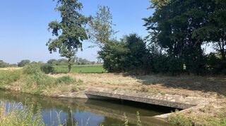 Dieses Regenüberlaufbecken am Leimbach ist im vergangenen Jahr saniert worden. Wenn die Hauptkanäle bei Etremniederschlägen das Regenwasser nicht mehr fassen können, fließt es dort dirkt in den Leimbach.