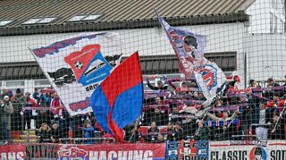Die Fans der SpVgg Unterhaching bangen auch beim Spiel gegen den SV Waldhof Mannheim am Dienstag um den Klassenerhalt.