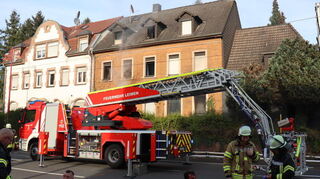 Der Brand eines leerstehenden Mehrfamilienhauses in Leimen hat einen Sachschaden von etwa 150.000 Euro verursacht.