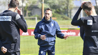 Waldhofs neuer Coach Dominik Glawogger leitete am Donnerstagnachmittag gleich das erste Training bei seinem neuen Club.