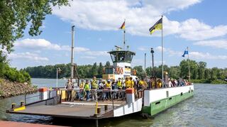 Die Kollerfähre verkehrt nach wie vor zwischen den beiden Brühler Ufern.